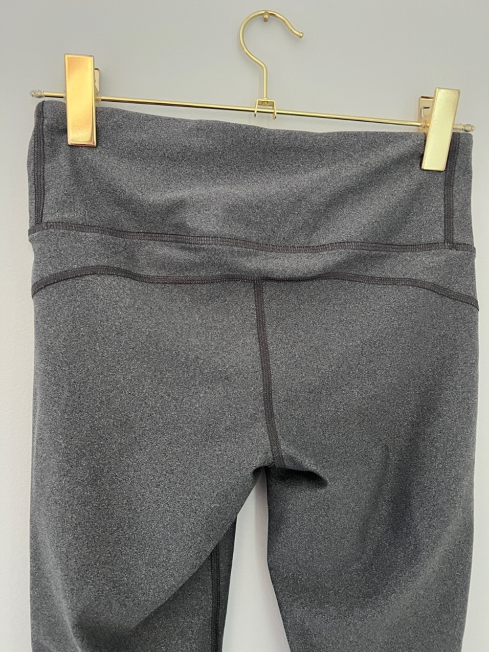 Under Armour Compression HEATGEAR Gray Capri Leggings Style #1352538 Size M - Picture 7 of 13